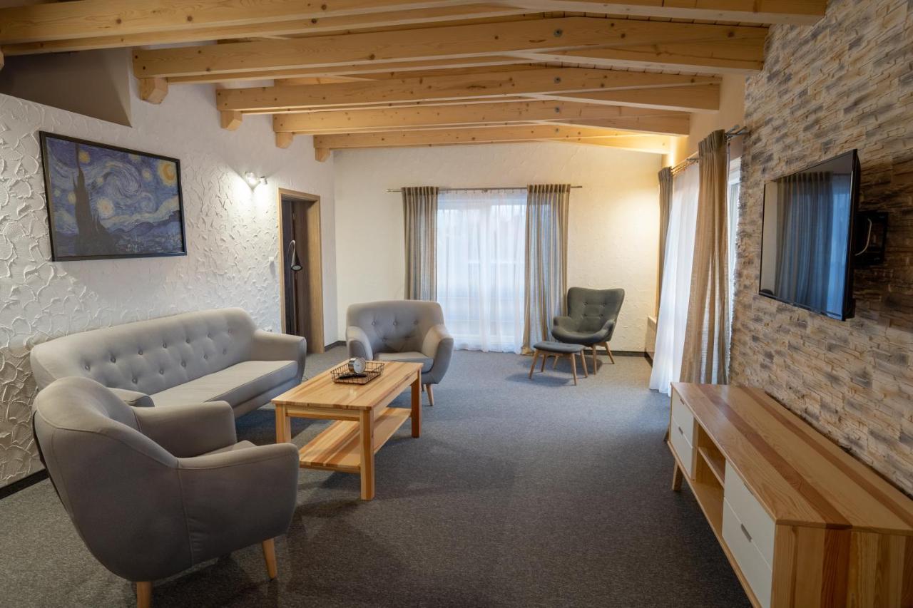 Apartmany Janka + Camp Bešeňová エクステリア 写真